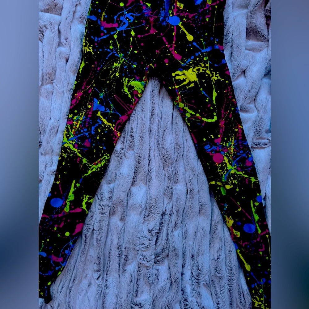 No boundaries ( size medium ) paint splatter leggings